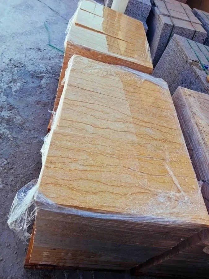 بلاطات سيلفيا مربوطة على بالتات
